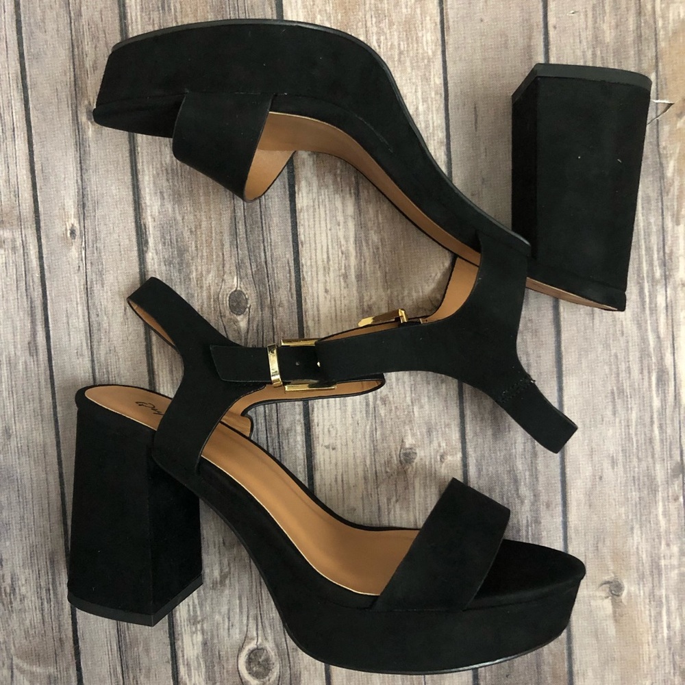 Black heels 🚨 SOLD OUT🚨🚨